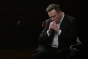黄历查询特斯拉股价收涨超3%：特朗普无意沟通，马斯克父亲劝儿子低头